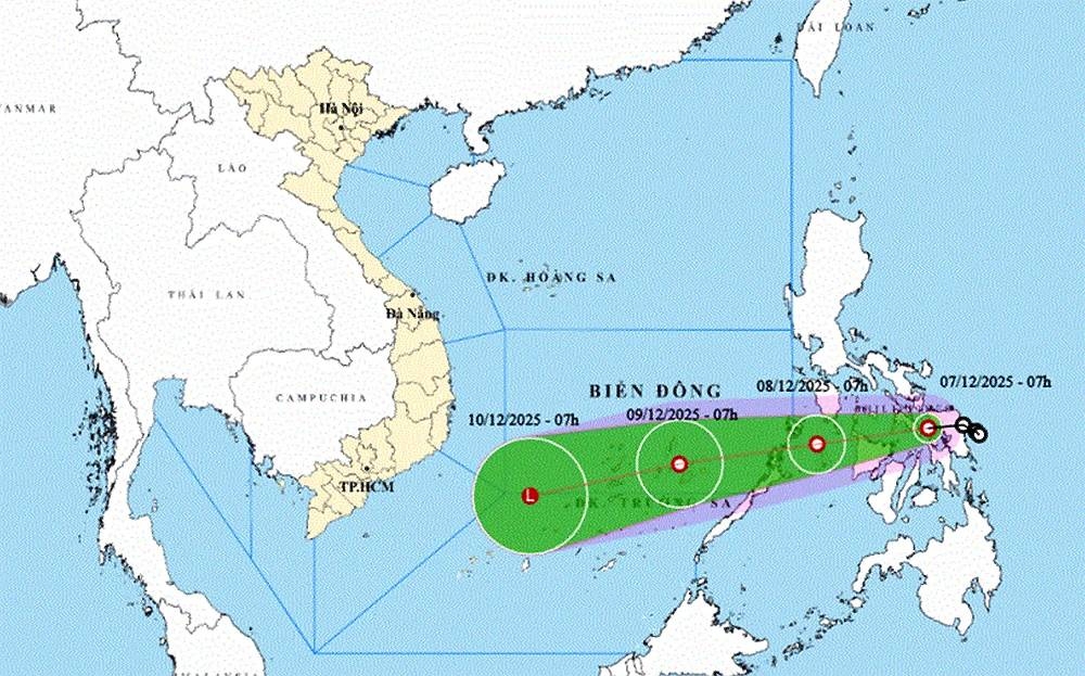 Tropical depression gathers steam, expected to enter East Sea